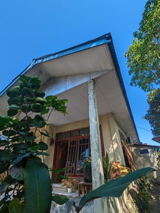 Agusfamily Homestay ลาบวนบาโจ ภายนอก รูปภาพ